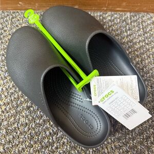 BRAND NEW Crocs Dylan Platform Clogs Women’s size 9